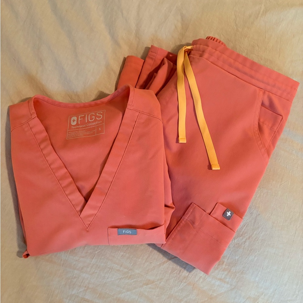 Figs Coral Scrubs